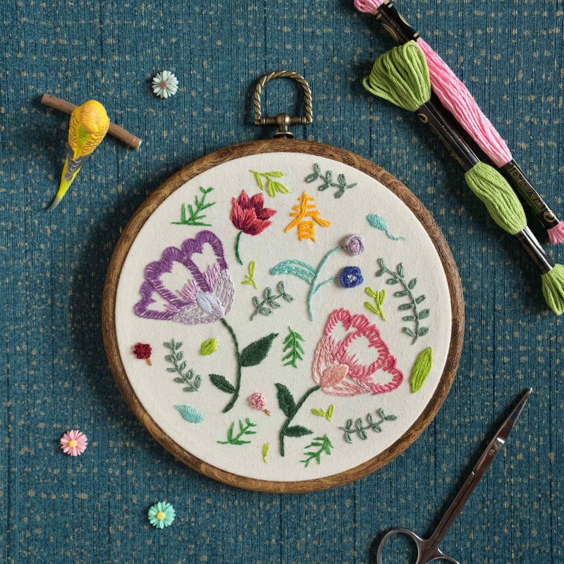 【新年礼物】春天花草　手作刺绣框 - 摆饰 - 棉．麻 多色