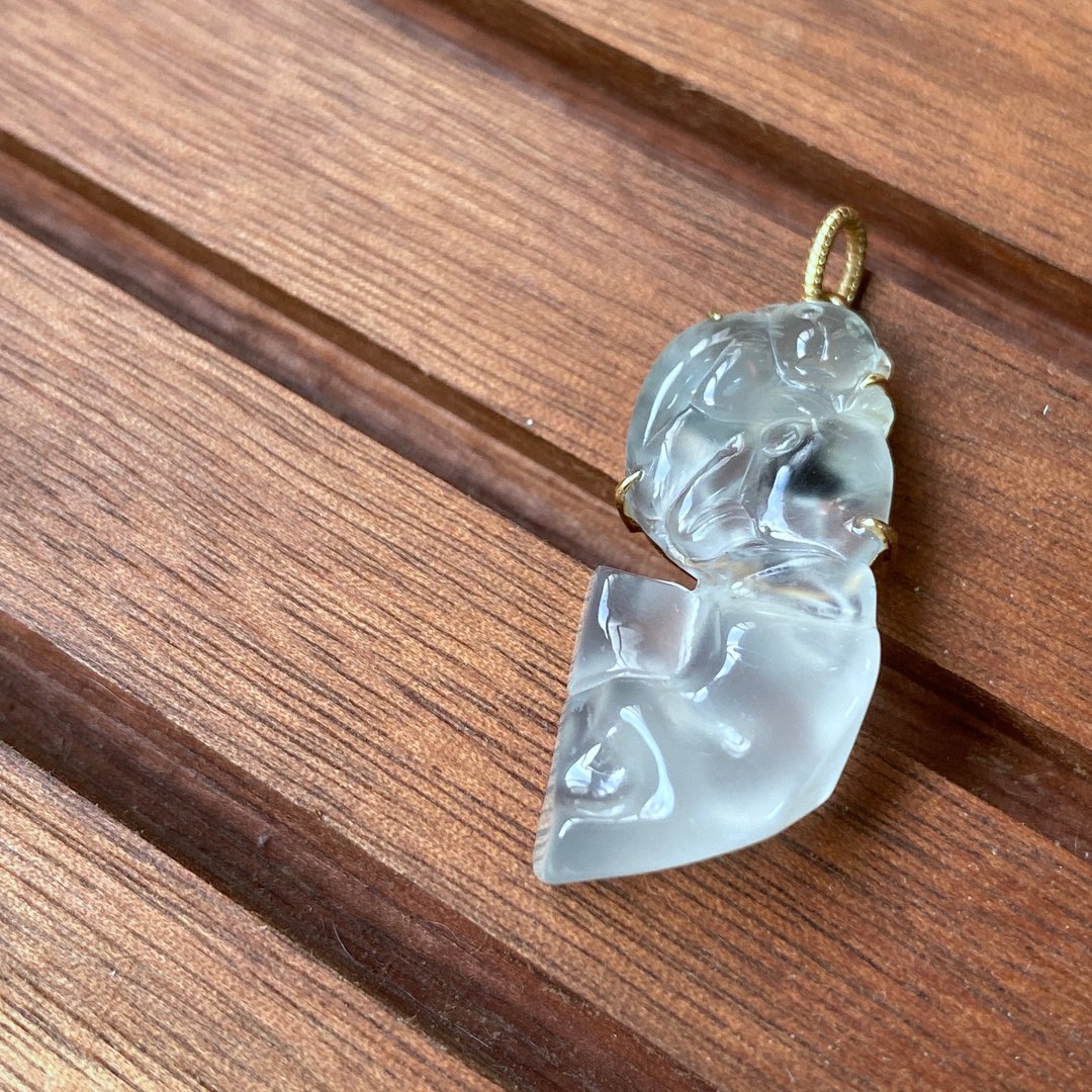 拈翠-天然缅甸翡翠A货-18K金高冰放光飘墨小猴子翡翠坠 - 项链 - 玉石 金色