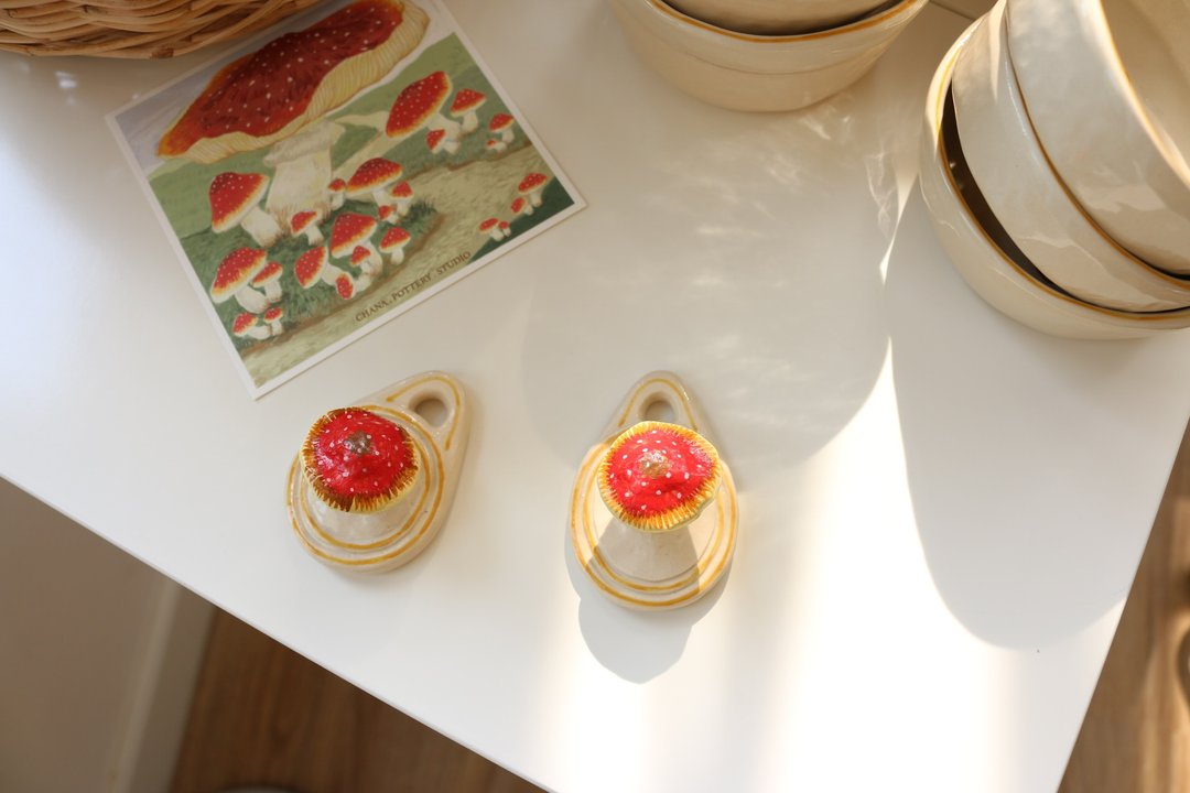Mushroom Necklace Holder - 花瓶/陶器 - 陶 红色