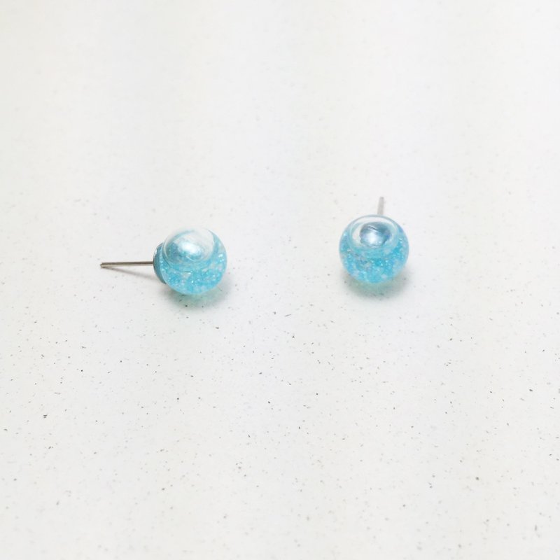 △ 流动玻璃球耳环 − 北半球的海水浴 - 耳环/耳夹 - 玻璃 蓝色