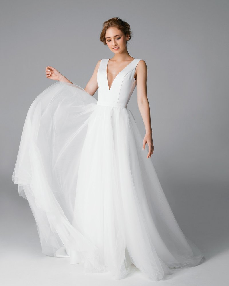 Satin low back wedding dress, A-line wedding dress with v-neck | Paulina - 晚装/礼服 - 其他材质 