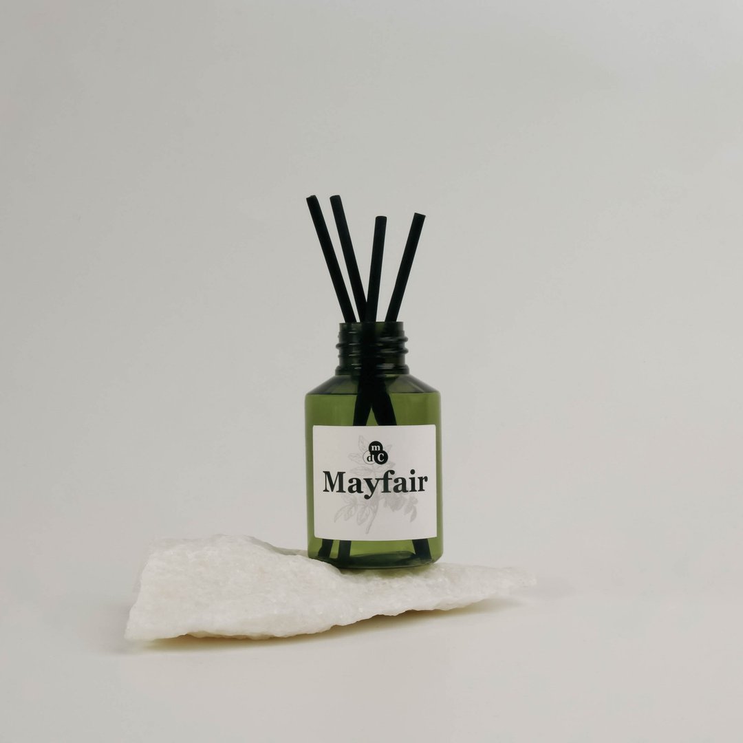 天然精油-宠物友善扩香旅行瓶-Mayfair 梅费尔-升迁沉稳木质调 - 香薰/精油/线香 - 塑料 多色