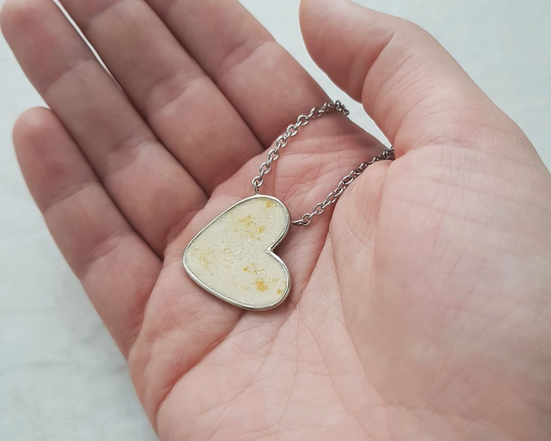 Yellow heart pendant, Simple metal and enamel jewelry - 项链 - 珐琅 黄色
