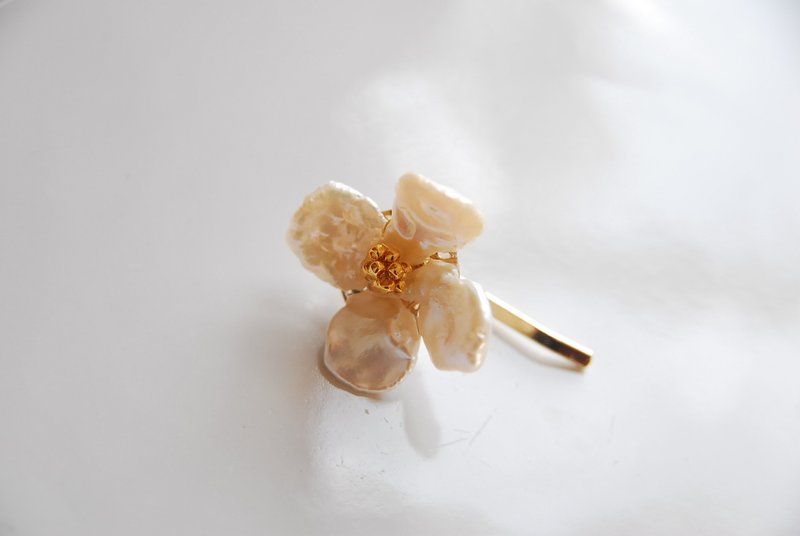 再再再贩 花瓣形天然珍珠花朵发圈装饰 C - 发饰 - 珍珠 白色