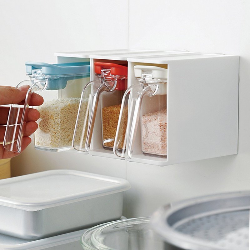 【限量绝版品】壁挂收纳式缓存调味料盒附挖勺3入组 (三色各一) - 调味罐/酱料瓶 - 塑料 多色