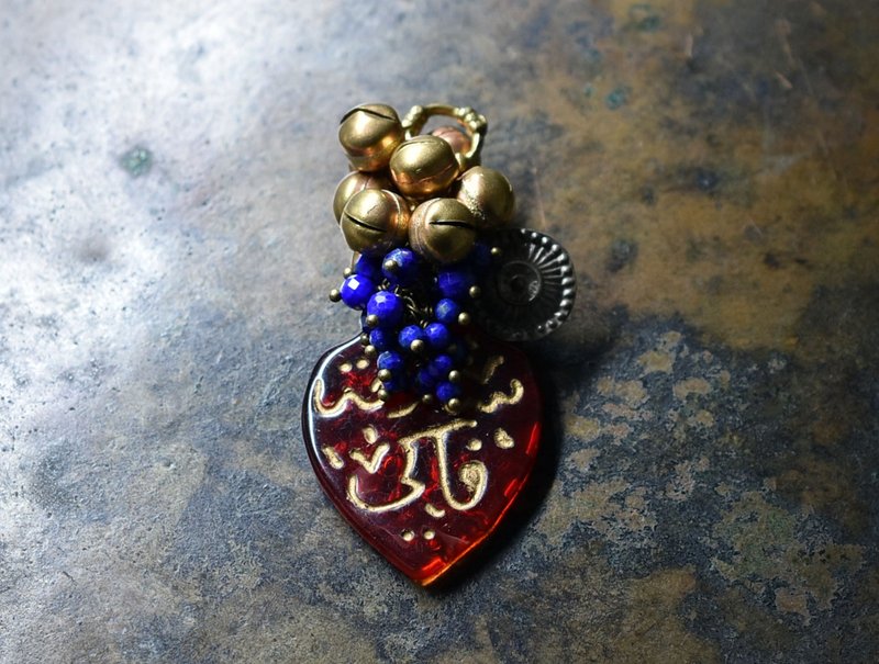 圣者之珠搭配丰饶铃铛、青金石与阿富汗金属坠饰 - 项链 - 玻璃 红色