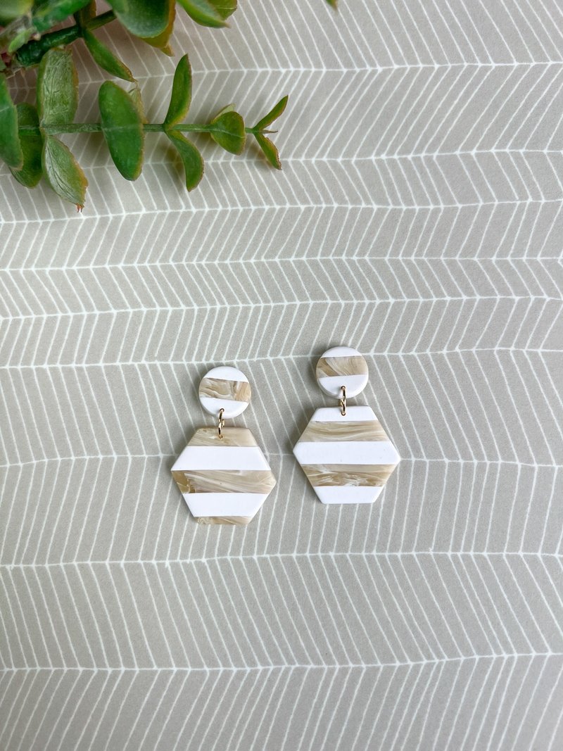 • 手工软陶耳环 • 白与半透光双色横条 - 五角形 - 耳环/耳夹 - 陶 白色