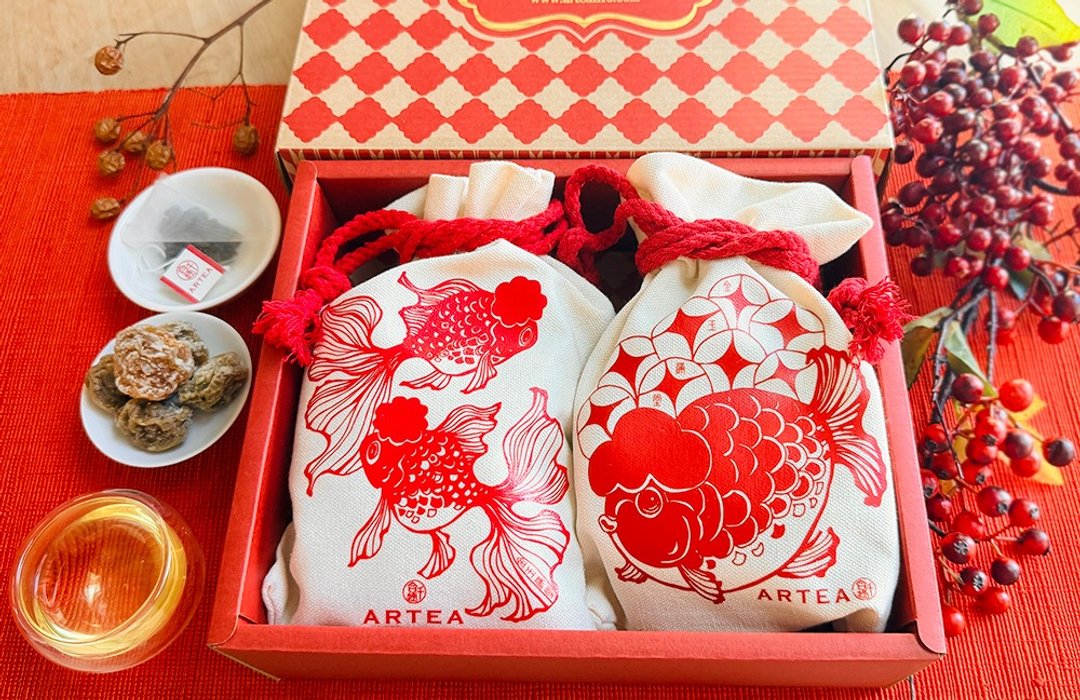 2026 礼盒【喜上梅梢】茶食礼盒 (紫苏梅 +2 款精品好茶 - 茶 - 棉 红色