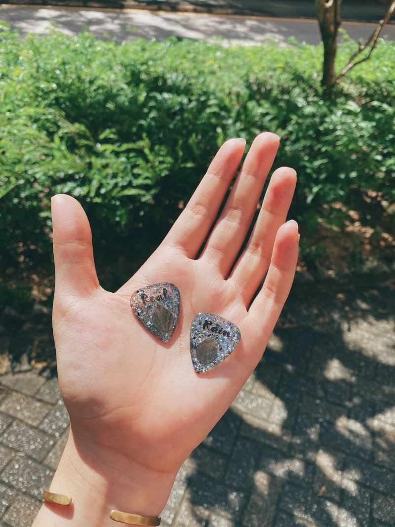 【定制化礼物】碳黑碎石绣球花单叶押花结他拨片 Guitar Pick - 吉他配件 - 树脂 黑色