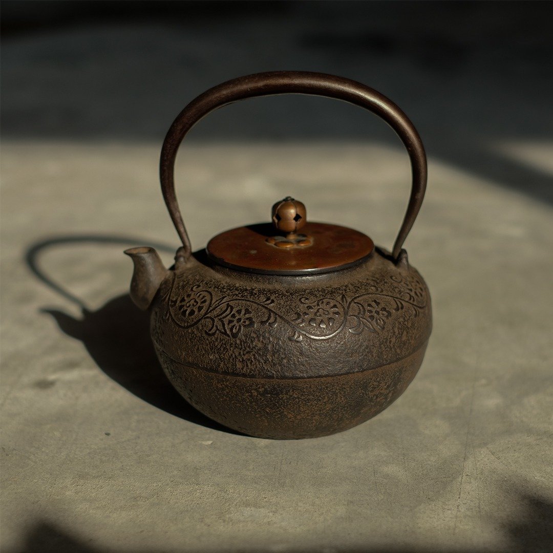 【日本古美术】斑纹唐铜摘宝铜盖 铁瓶 铁壶 汤沸 茶道具 - 茶具/茶杯 - 其他金属 