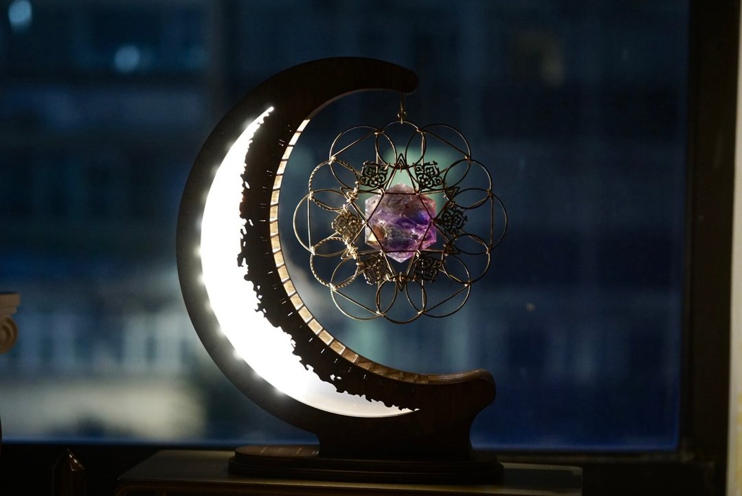 月亮灯 天然紫黄晶 星 水晶 手作 独一无二 木灯座 情人节礼物 - 摆饰 - 水晶 紫色