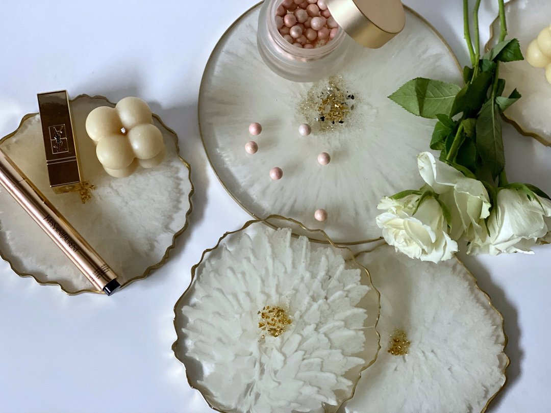 Resin flower set. Wedding gift for kitchen decoration 托盤餐盤 掛畫 杯墊 結婚禮物 托盤 - 杯垫 - 树脂 白色