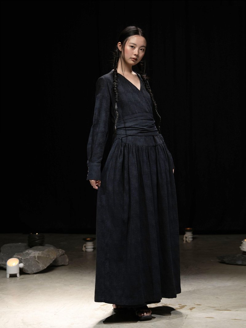 新中式极简 / 交领绑带亚麻连身裙 - 洋装/连衣裙 - 其他材质 黑色
