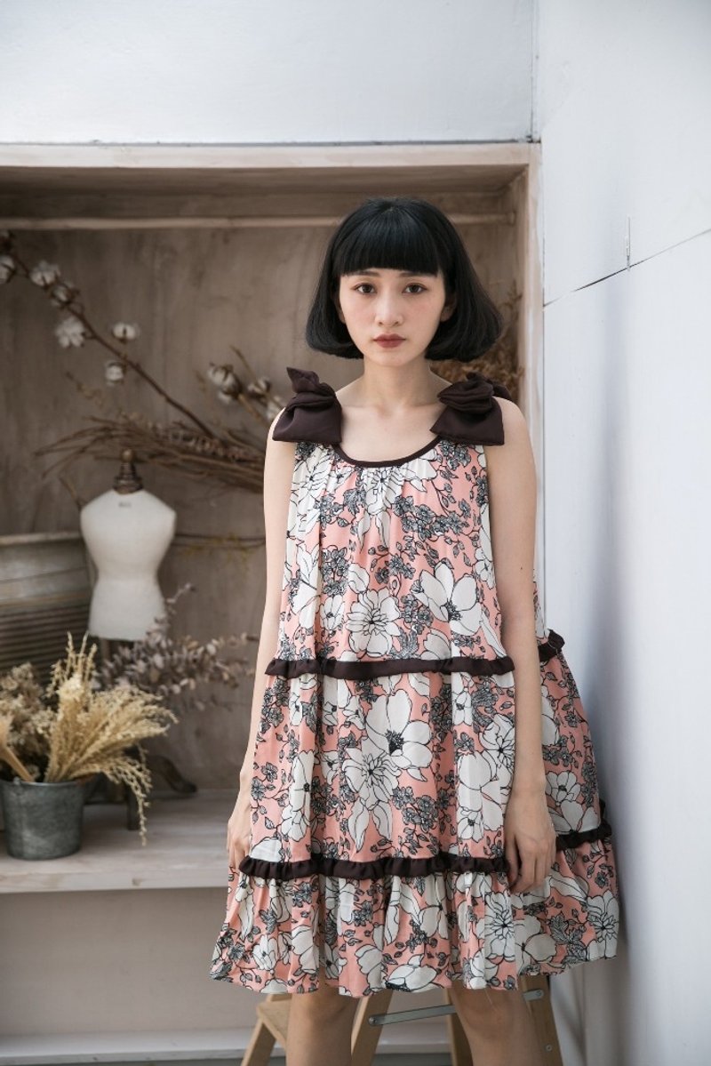 马克的花花世界 肩膀蝴蝶结印花无袖拼接雪纺洋装 - 洋装/连衣裙 - 棉．麻 粉红色