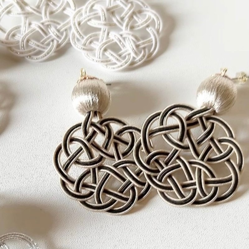 水引饰品 僧袍结 黑×米白 - 耳环/耳夹 - 纸 黑色