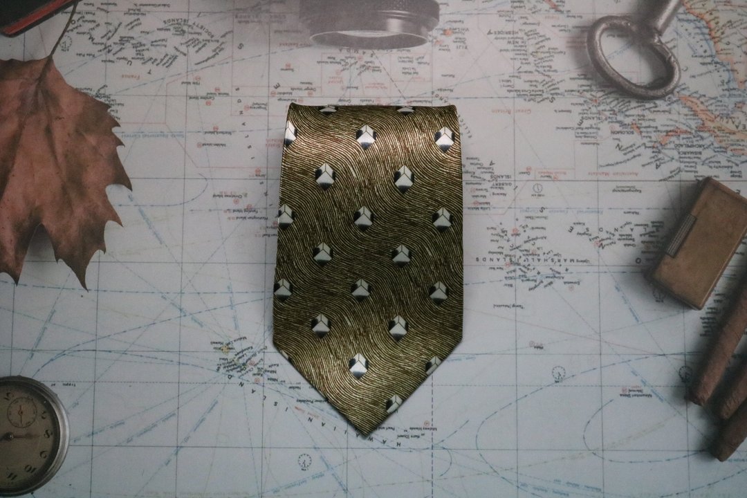卡其色立体图形真丝领带/成熟配色商务necktie - 领带/领带夹 - 丝．绢 卡其色