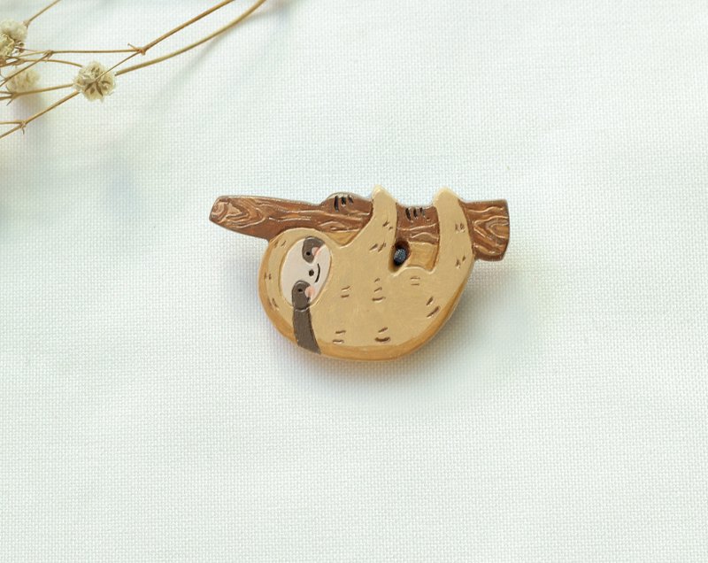 慢慢来 树懒胸针 - 胸针 - 粘土 金色