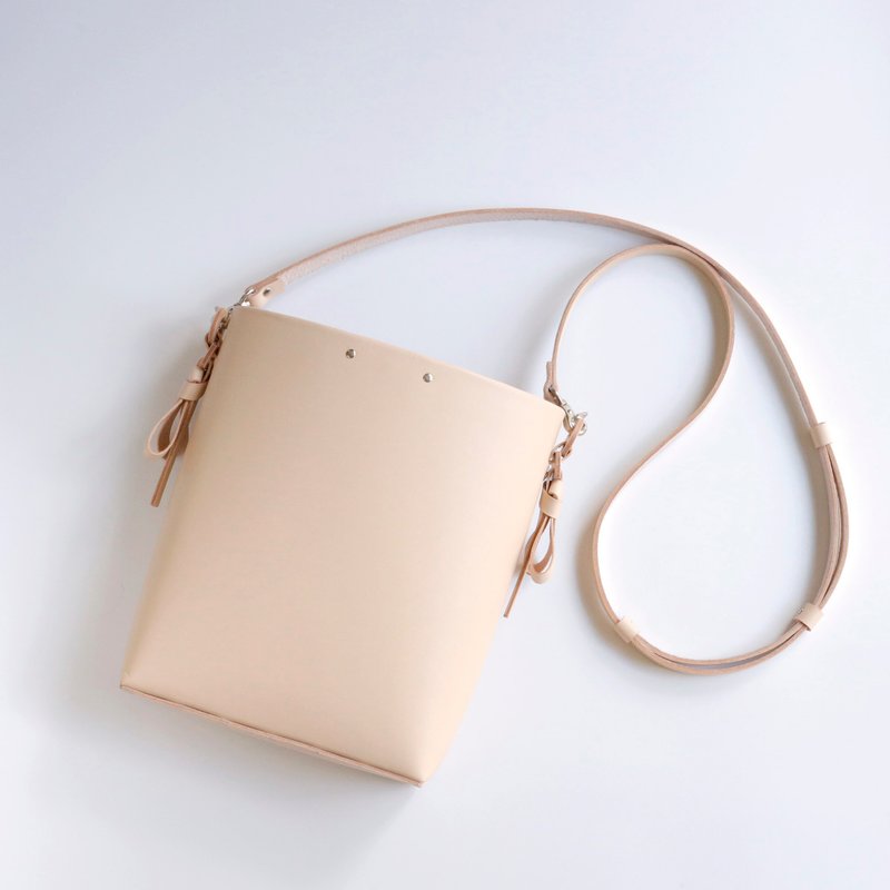 ori bucket shoulder #beige - 侧背包/斜挎包 - 真皮 咖啡色