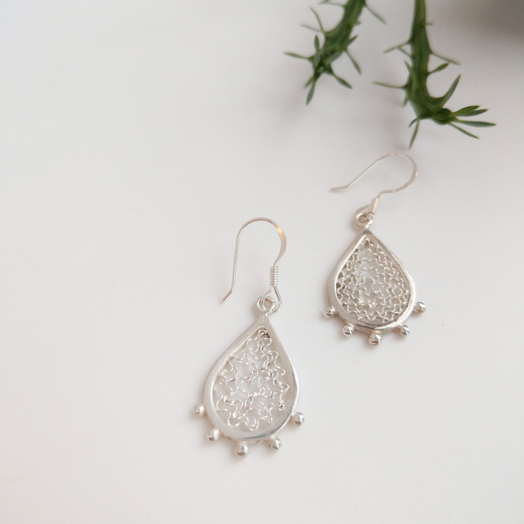累丝filigree 纯银水滴耳环 - 耳环/耳夹 - 其他金属 银色