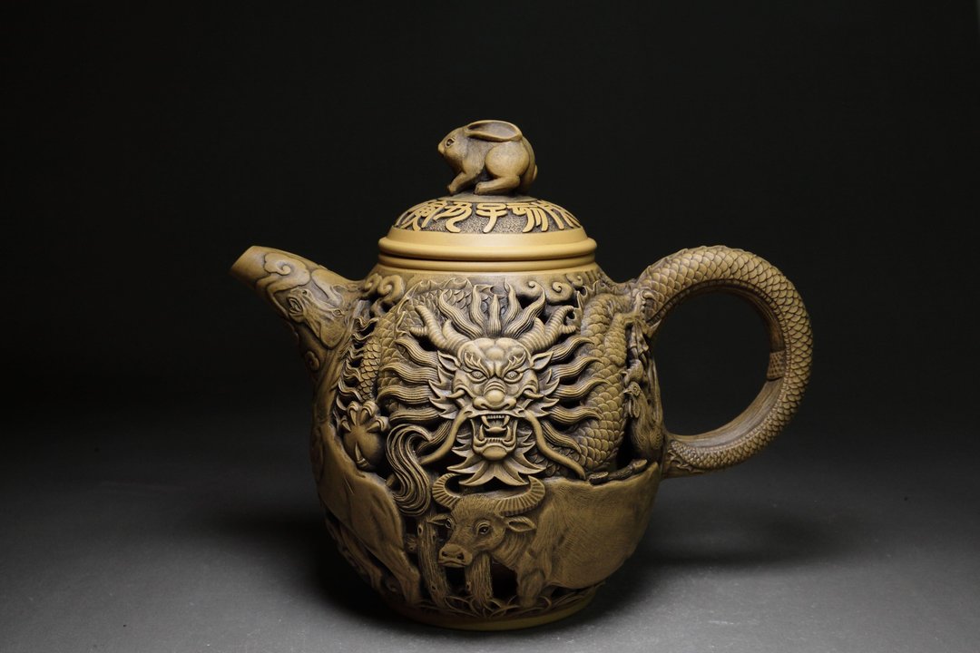 【十二生肖】程刚大师雕刻 镂空壶 订制典藏款 收藏展示 - 茶具/茶杯 - 陶 卡其色