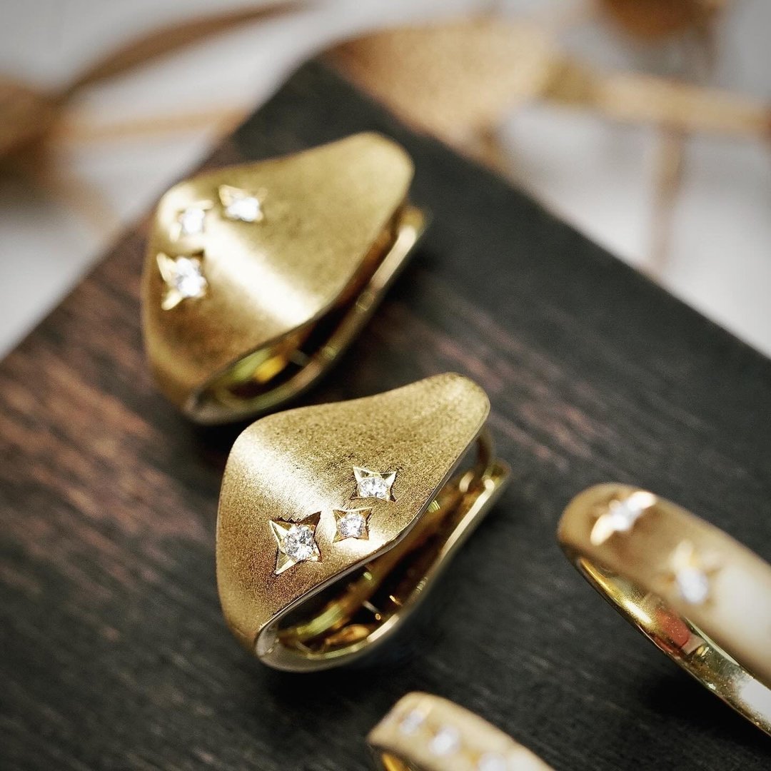 18K 雾面金星芒耳环 - 耳环/耳夹 - 贵金属 金色