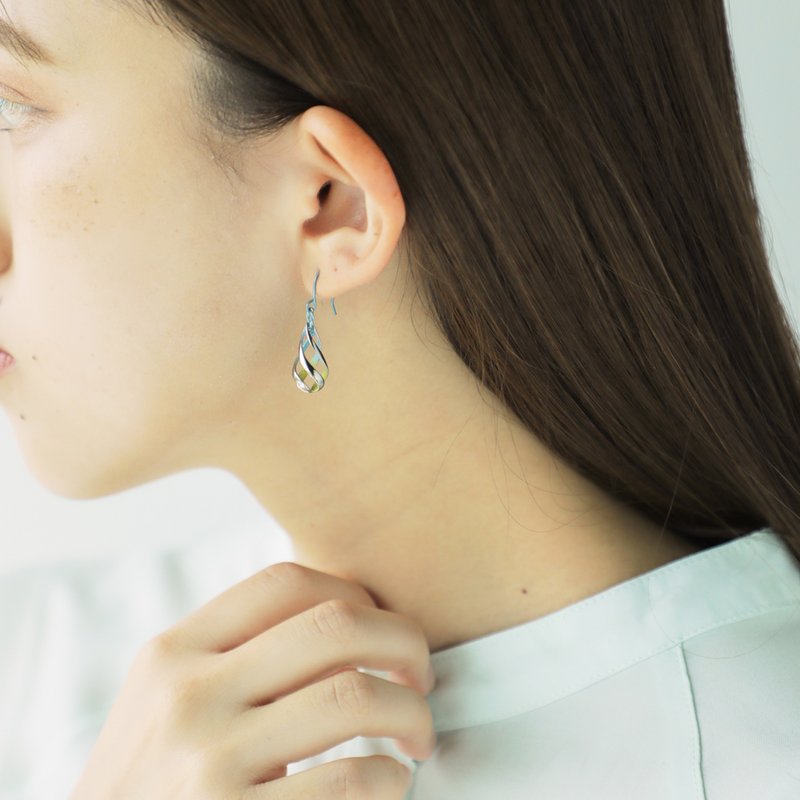 纯钛制耳环“巡る”- 海与沙滩 - 耳环/耳夹 - 其他金属 黄色