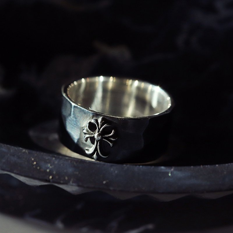 哥德十字架扁平戒指，锤纹纹理，925 仿古 - 戒指 - 纯银 银色