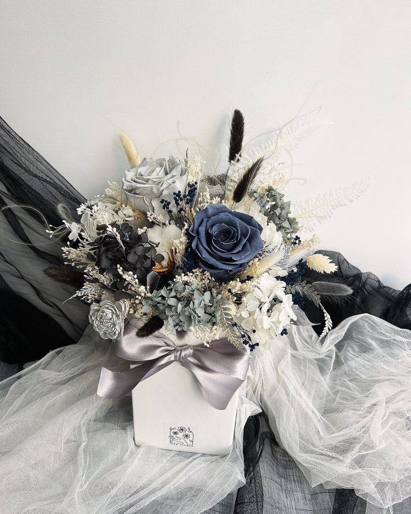 伊登花室 永生玫瑰 绣球花 方白瓷干燥桌花 - 干燥花/捧花 - 植物．花 灰色