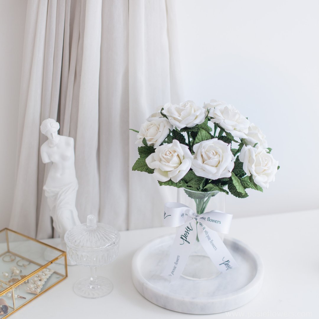 WHITE ANGEL ROSES |  Mini Marseille vase for Home Decoration - 摆饰 - 纸 白色