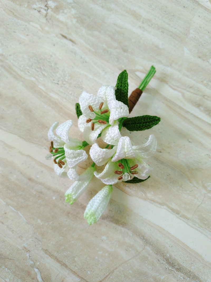 百合花轻渲染钩织别针 - 胸针 - 绣线 白色