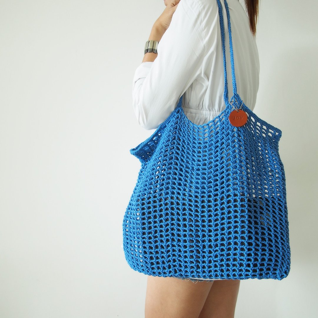 Crochet tote bag , shoulder bag with personalized leather tag - 手提包/手提袋 - 其他材质 蓝色