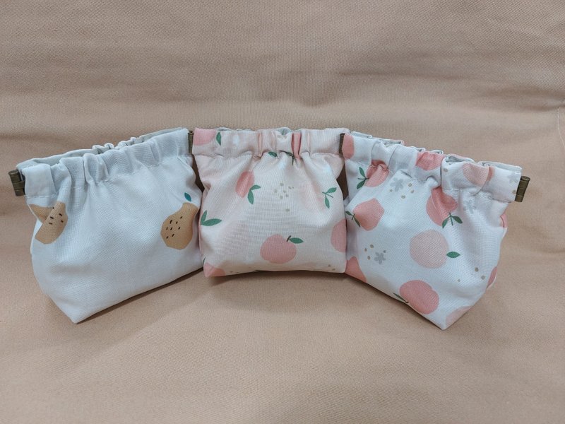 限量款弹片口金包-小物收纳:Airpods、充电线、化妆品、饰 - 化妆包/杂物包 - 棉．麻 多色