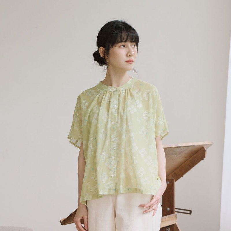 印花乐X连俞涵 透肤宽版上衣/花开原野/含羞草黄/山羌阅览室 - 女装上衣 - 棉 黄色