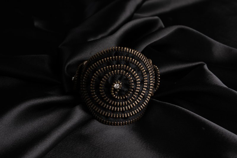 【CRUXART】西洋首饰珠宝-轻奢小品-逆时莳光-2000s美国-金属手环 - 手链/手环 - 其他金属 卡其色