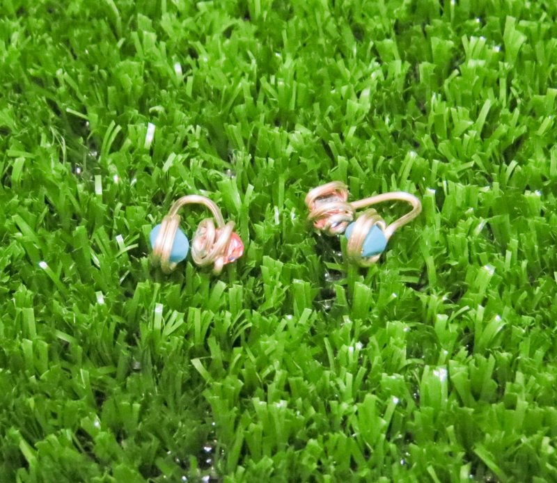 Wing Wing手做饰品 双面可戴水晶夹式耳环(以一对为单位，不分售喔) - 耳环/耳夹 - 其他金属 