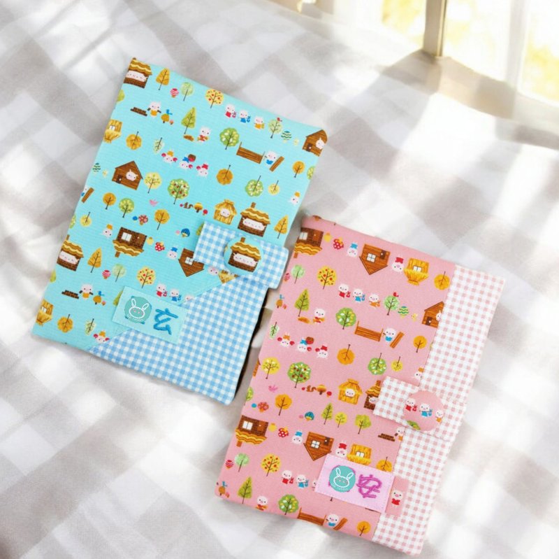 免费绣名字。三只小猪-2色可选。宝宝手册布书衣 - 满月礼盒 - 棉．麻 粉红色