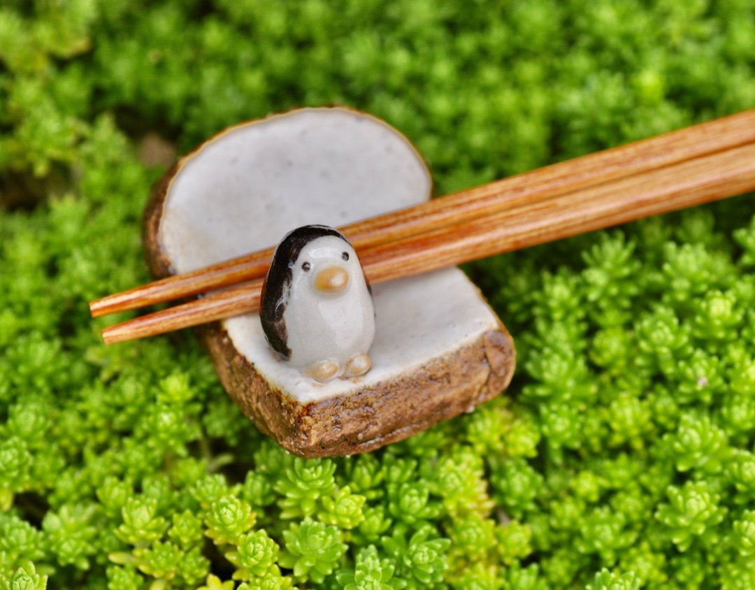 Chopstick Rest in the shape of bread!(with penguin) - 筷子/筷架 - 陶 白色