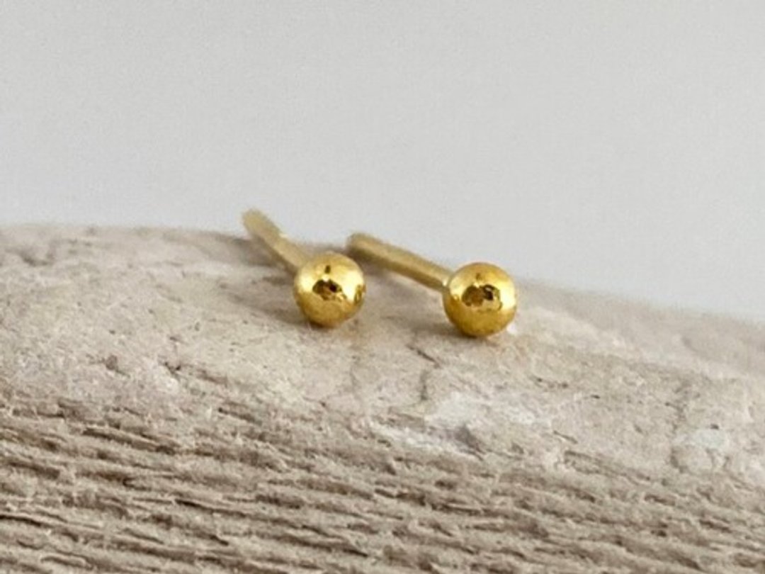 K24 Pure Gold Round Ball Stud K24 Round Ball Stud From one ear K24 Shakyamuni pierced earrings - 耳环/耳夹 - 其他金属 