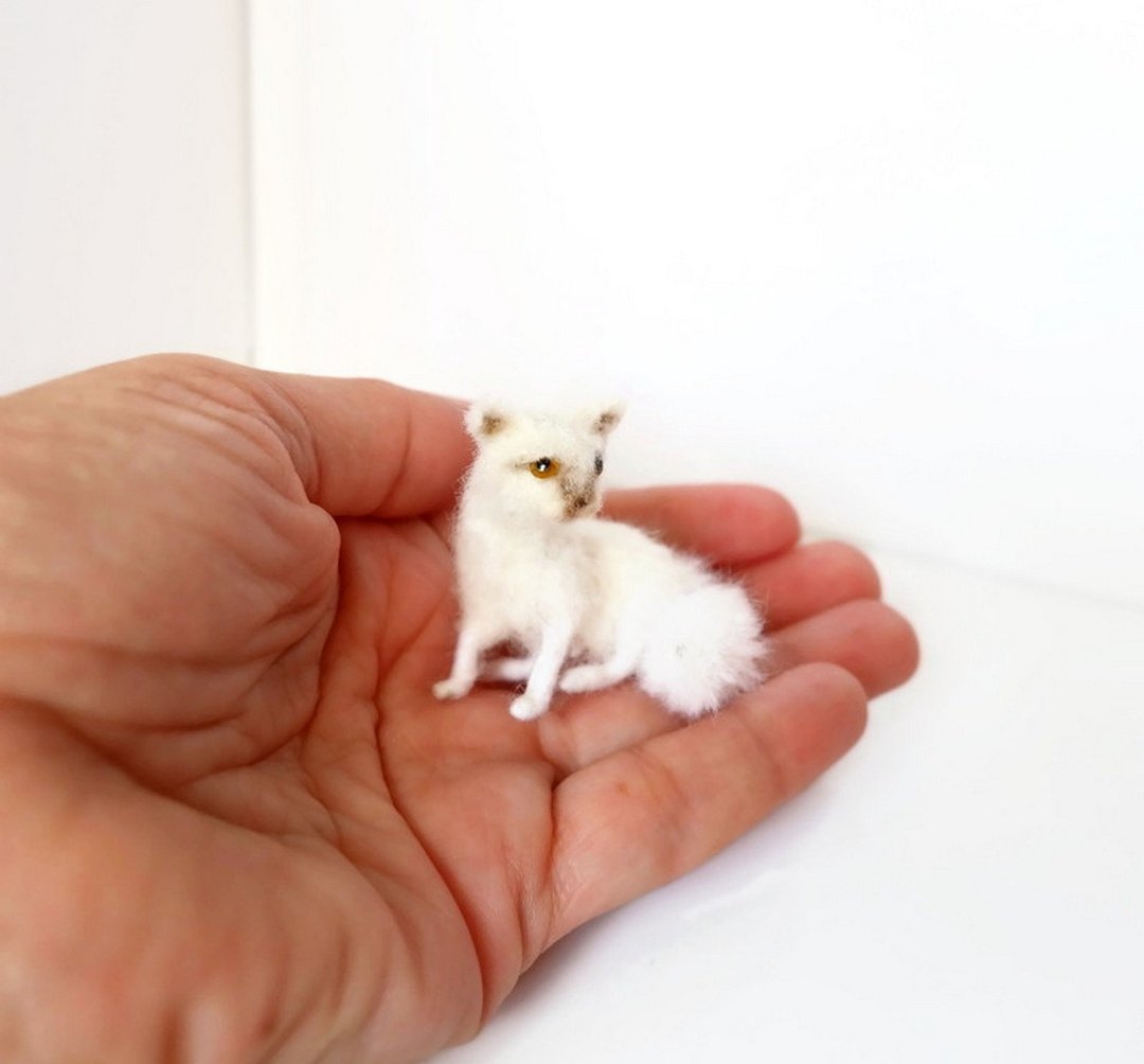 The cat is a miniature figure for a dollhouse - 玩偶/公仔 - 羊毛 白色
