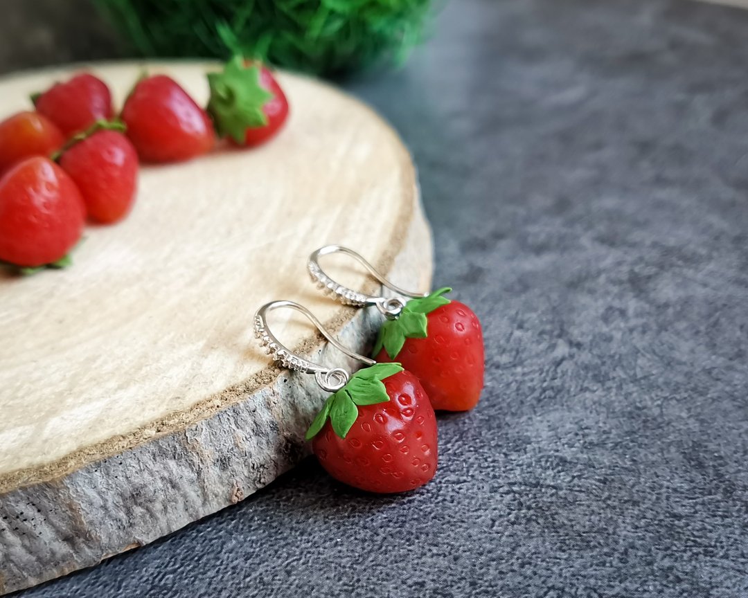 Strawberry earrings are funny, funky, quirky, weird berry fruit jewelry - 耳环/耳夹 - 粘土 红色