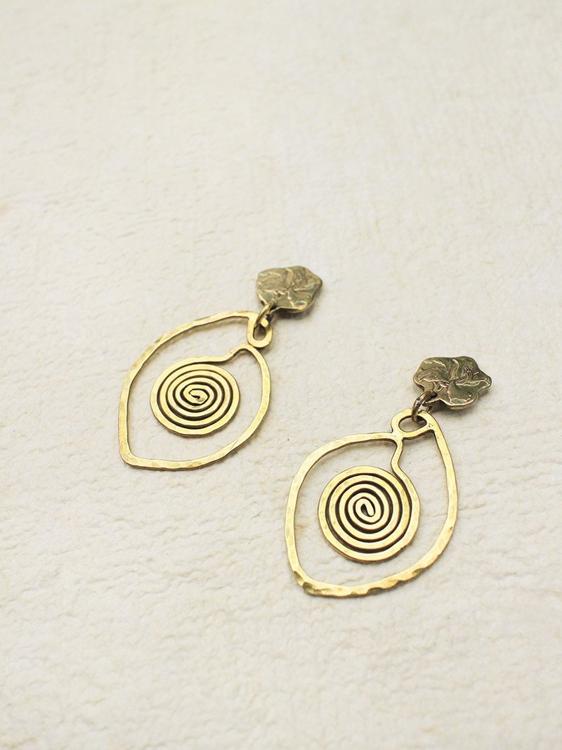 HEART CORE earrings 宇宙中心 黄铜耳环 - 耳环/耳夹 - 铜/黄铜 