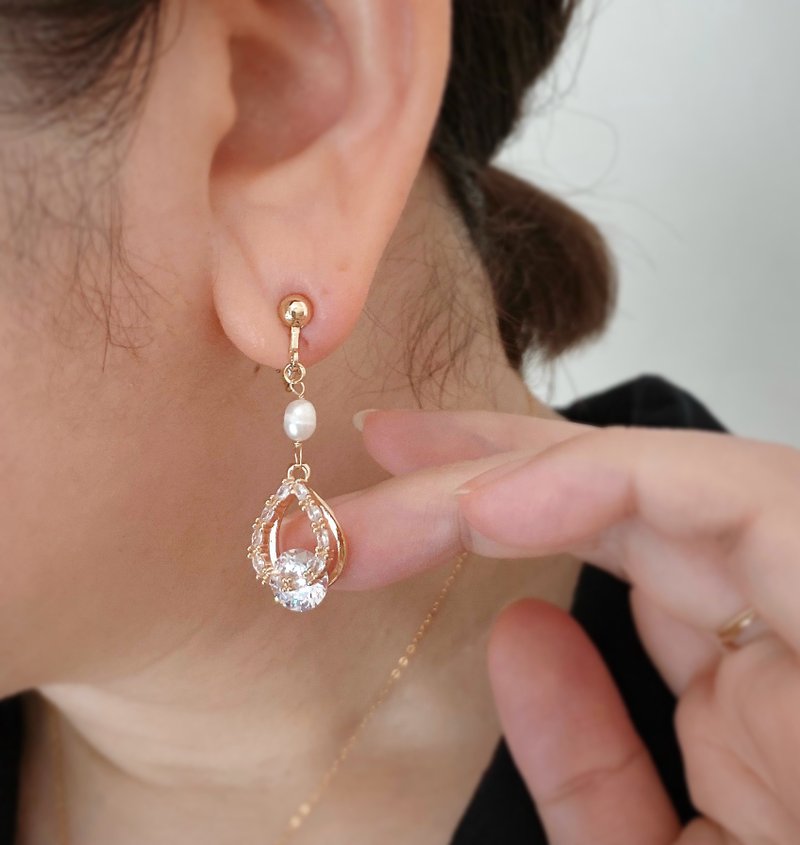 水滴式耳针锆耳夹 - 耳环/耳夹 - 玻璃 金色