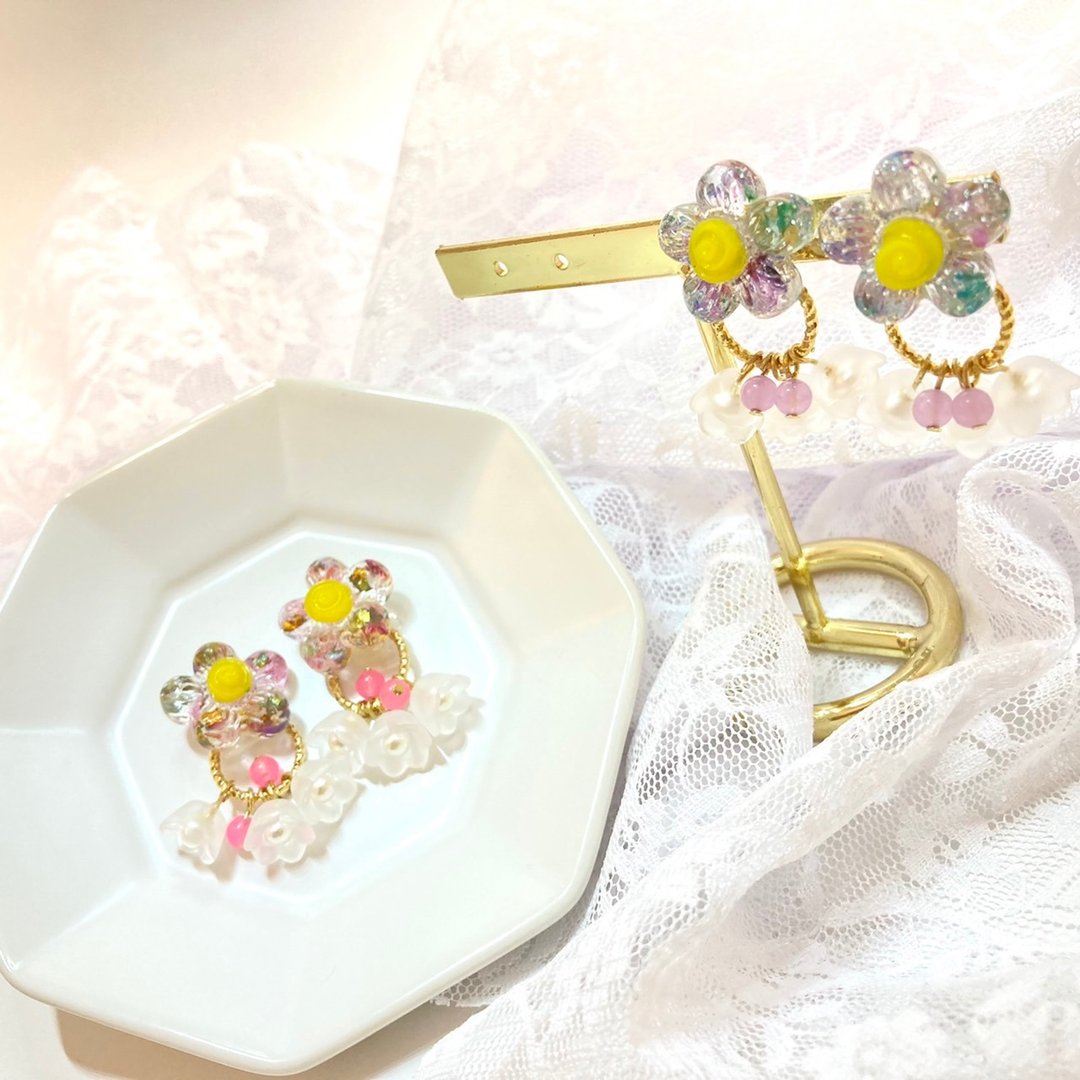 梦幻可爱 透明 花朵  耳环 树脂饰品 梦幻风 清透 闪亮 - 耳环/耳夹 - 树脂 粉红色