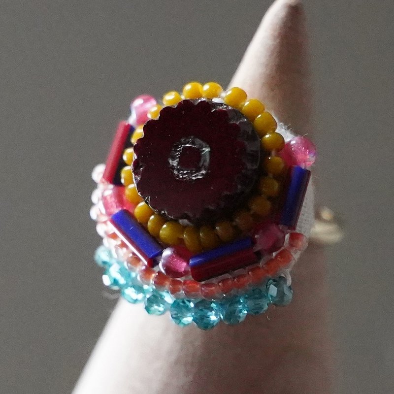 Talkative ring 45 free size bead embroidery ring round Brown colorful multicolor - 戒指 - 玻璃 多色