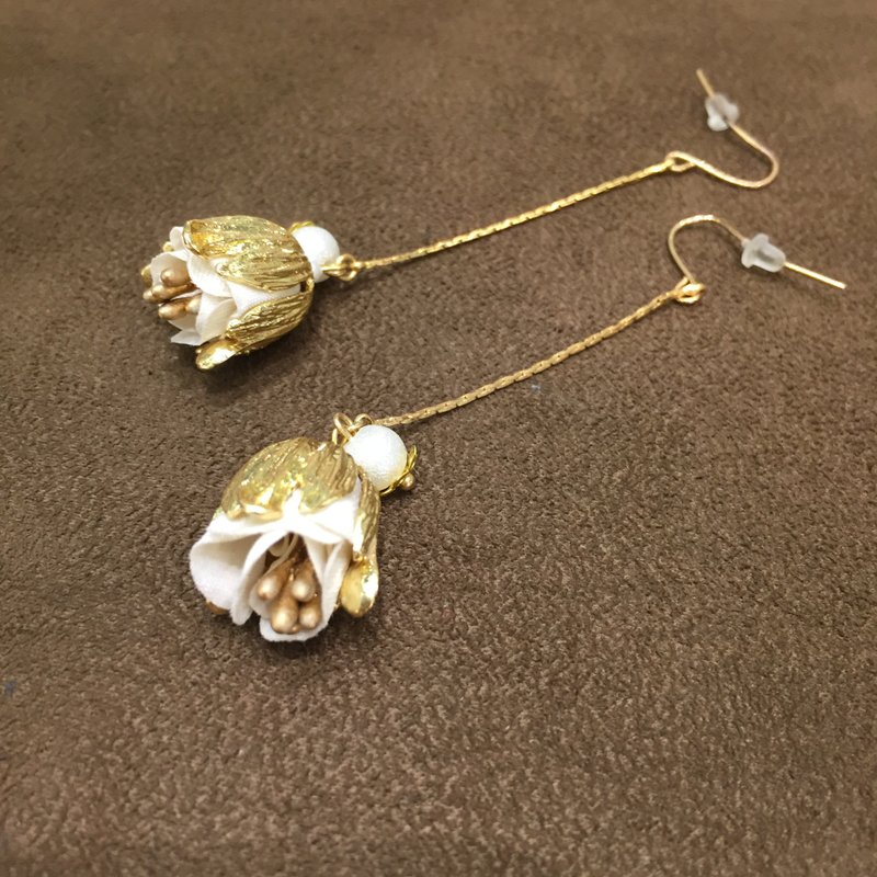 布花金属花托棉花珍珠耳环 - 耳环/耳夹 - 聚酯纤维 金色