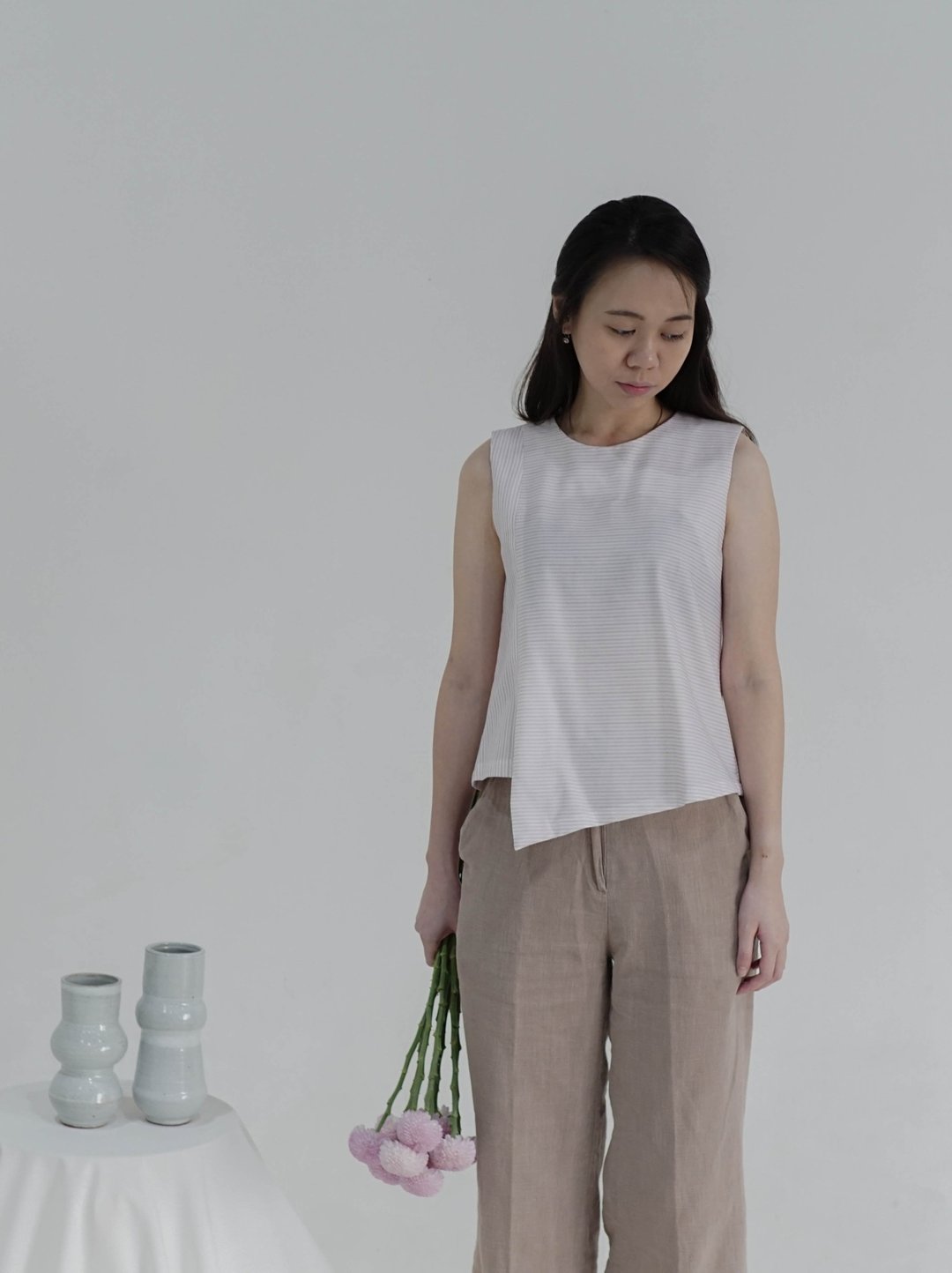 White Japanese Cotton with Pink Stripes Sleeveless top with triangular hem - 女装上衣 - 棉 白色