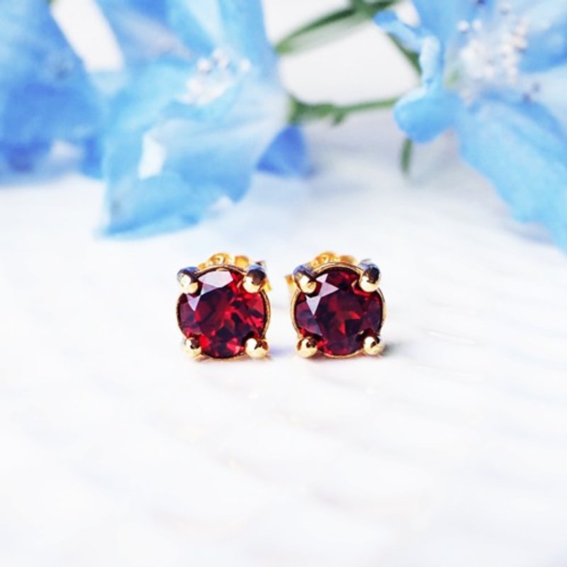 Mozambican Almandine Garnet Round Cut 5mm Claw Stud Earrings Joelle - 耳环/耳夹 - 宝石 