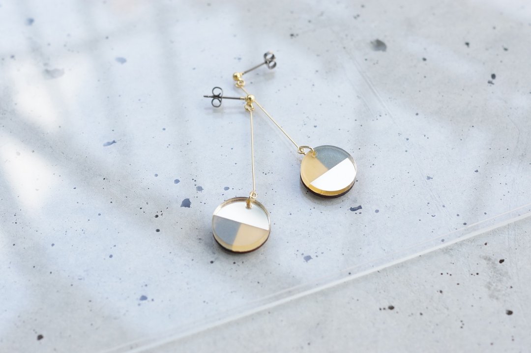 Swing Three Tone Mirror Earrings / navy-gold - 耳环/耳夹 - 木头 金色