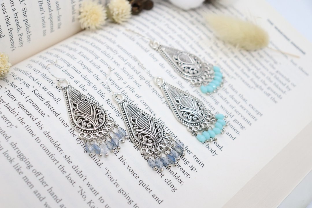 Teardrop Crystals Antique 925 Silver Hook Chandelier Earrings - 耳环/耳夹 - 水晶 