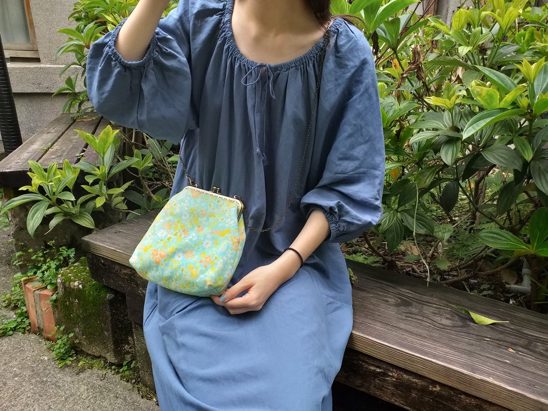 河岸小花 l 随身小方 口金包 l 限量一个 l 侧背 出游 礼物 背包 - 侧背包/斜挎包 - 棉 多色